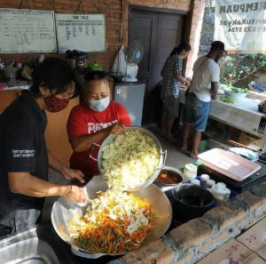 Dapur Umum Buruh Gendong Perempuan, Bentuk Aksi Solidaritas Pangan di Tengah Pandemi