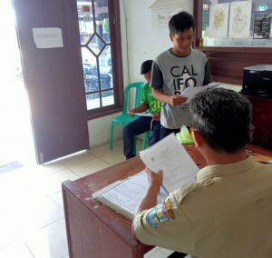 Warga Berbondong-bondong Urus Surat Keterangan Usaha ke Desa