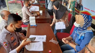 Polres Purbalingga Salurkan Bantuan Uang Tunai Bagi PKL dan Pemilik Warung
