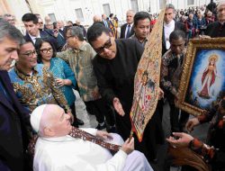 PWKI Berkunjung ke Vatikan: Berikan Kado Istimewa dan Khusus Untuk Paus Fransiskus