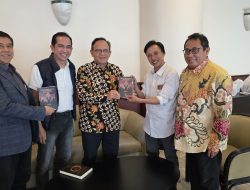 Ketua Dewan Pers Apresiasi buku Ambang Sandyakala Jurnalisme Karya Ketua SMSI DIY